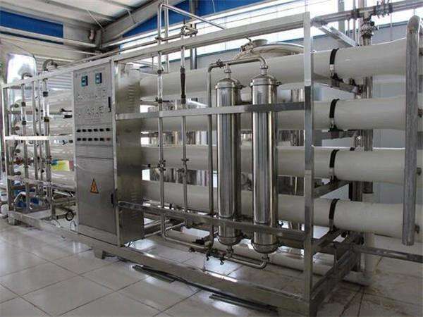 反滲透設備脫鹽效果好，有利環(huán)保，一般用于深度水處理